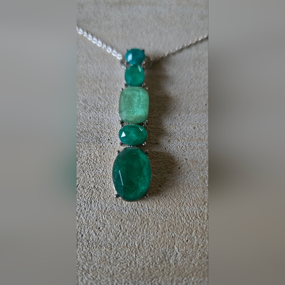 Elegant Green Beaded Necklace - Picture 3 of 4